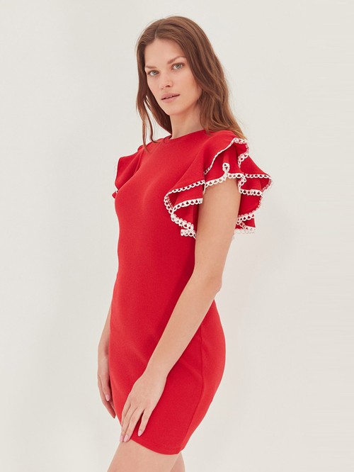 Trendyol's red dress2