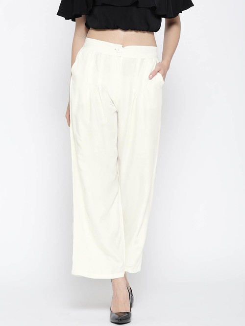 Sera's white pants1