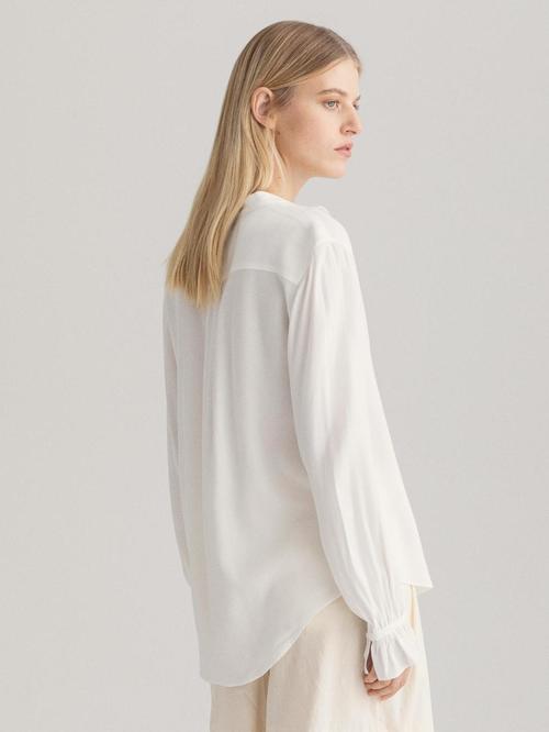 Gant's white blouse2