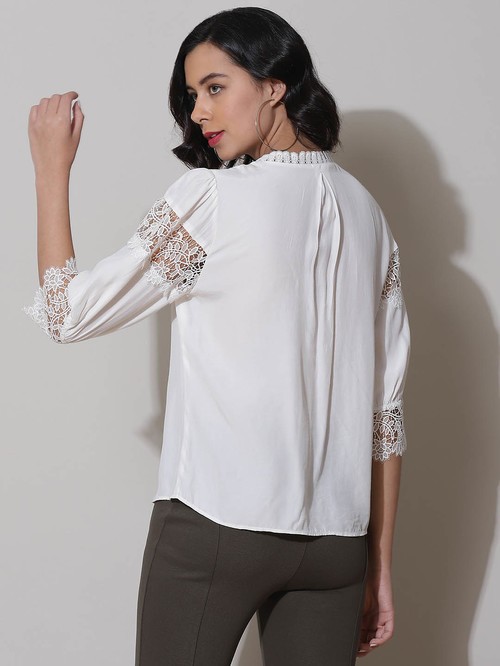 Kumar's white blouse2
