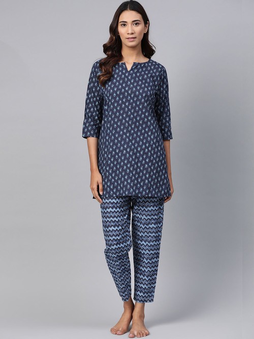 Anab Hutees dark colored pants blouse with a pattern1